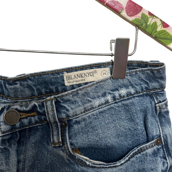 BlankNYC Pin Up High Rise Shorts Distressed Size 29 - Picture 3 of 4